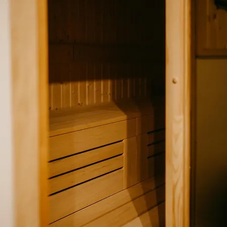 Murowana Glinca Nyaraló