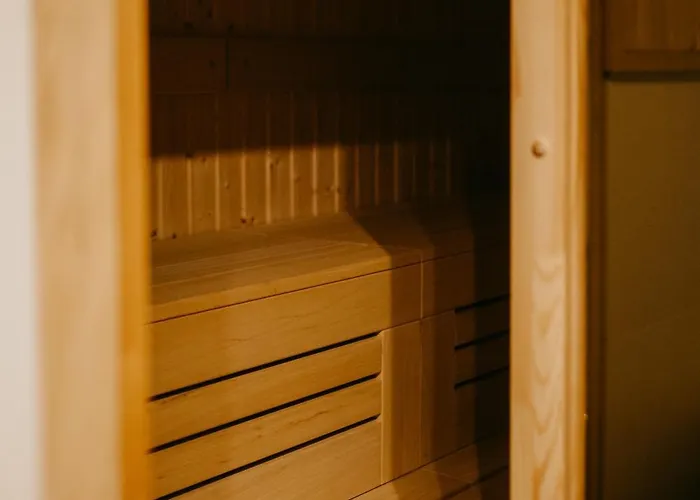 Murowana Glinca Nyaraló